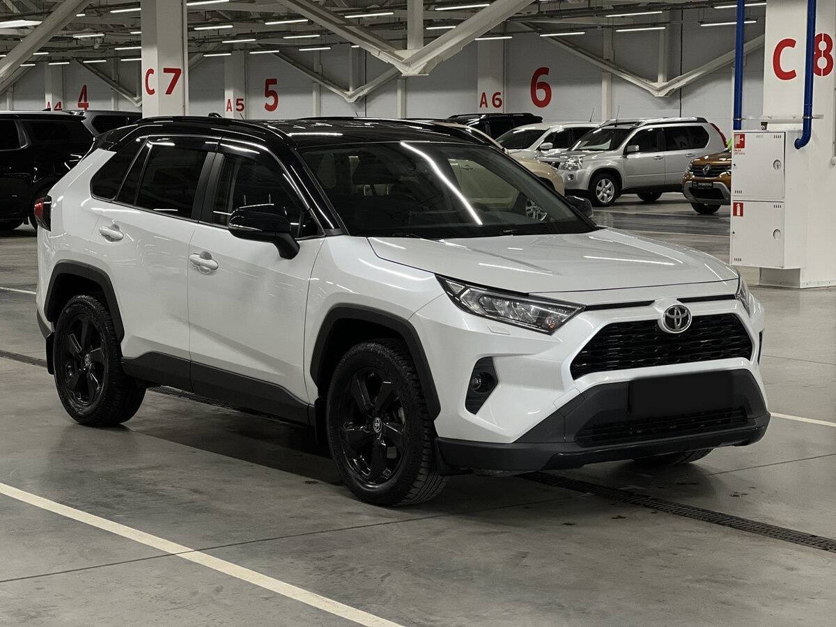 Toyota RAV4 с пробегом — 2021 год. Фото: #2