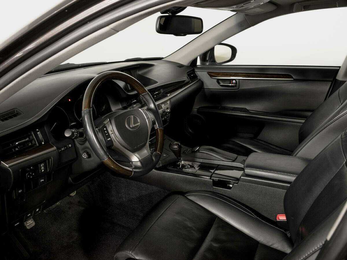 Lexus ES с пробегом — 2013 год. Фото: #16