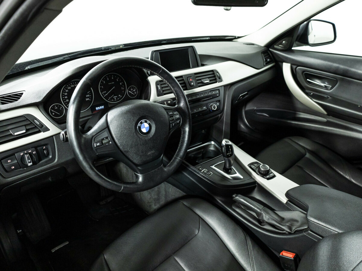 BMW 3 серии с пробегом — 2015 год. Фото: #10