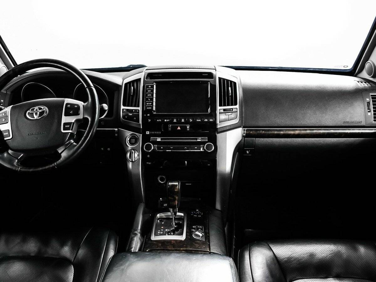 Toyota Land Cruiser с пробегом — 2013 год. Фото: #9