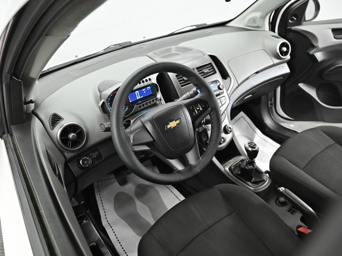 Chevrolet Aveo с пробегом — 2012 год. Фото: #7