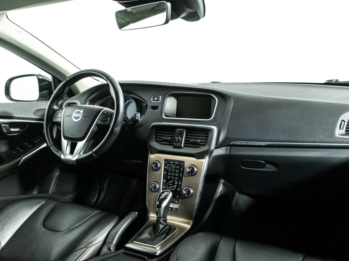 Volvo V40 Cross Country с пробегом — 2015 год. Фото: #8