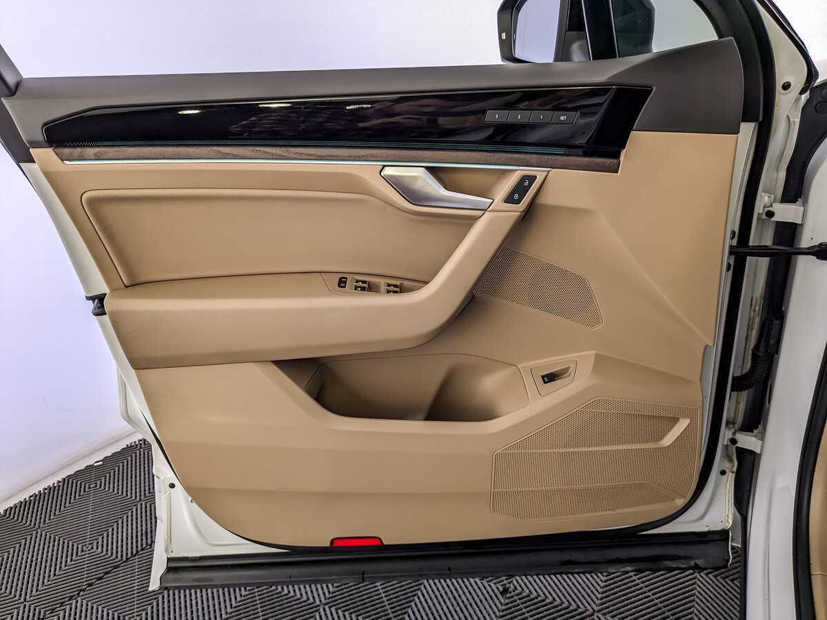 Volkswagen Touareg с пробегом — 2020 год. Фото: #13