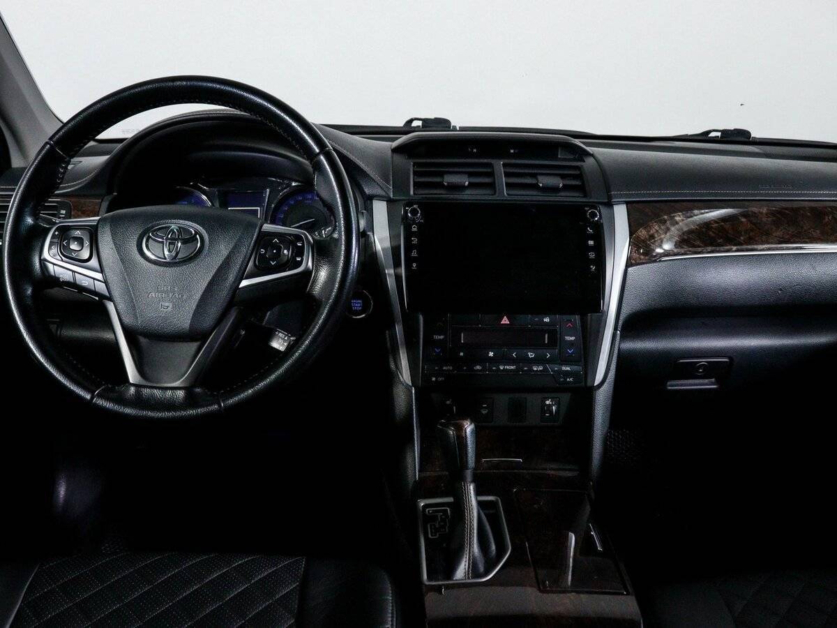 Toyota Camry с пробегом — 2015 год. Фото: #8