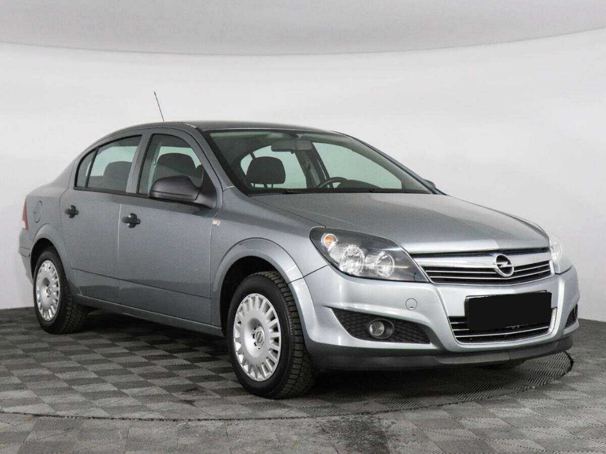 Opel Astra с пробегом — 2011 год. Фото: #2