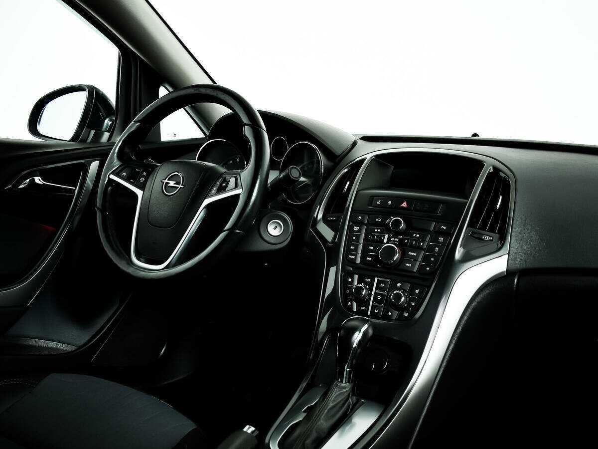 Opel Astra с пробегом — 2013 год. Фото: #8