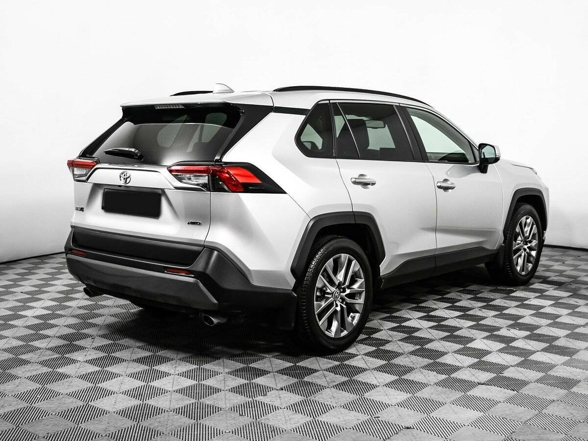 Toyota RAV4 с пробегом — 2021 год. Фото: #4