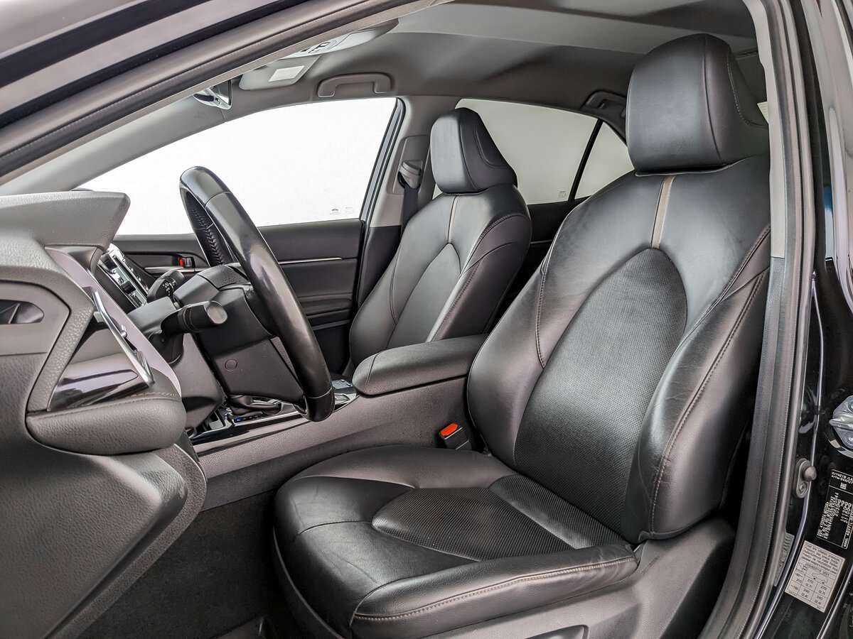 Toyota Camry с пробегом — 2019 год. Фото: #16