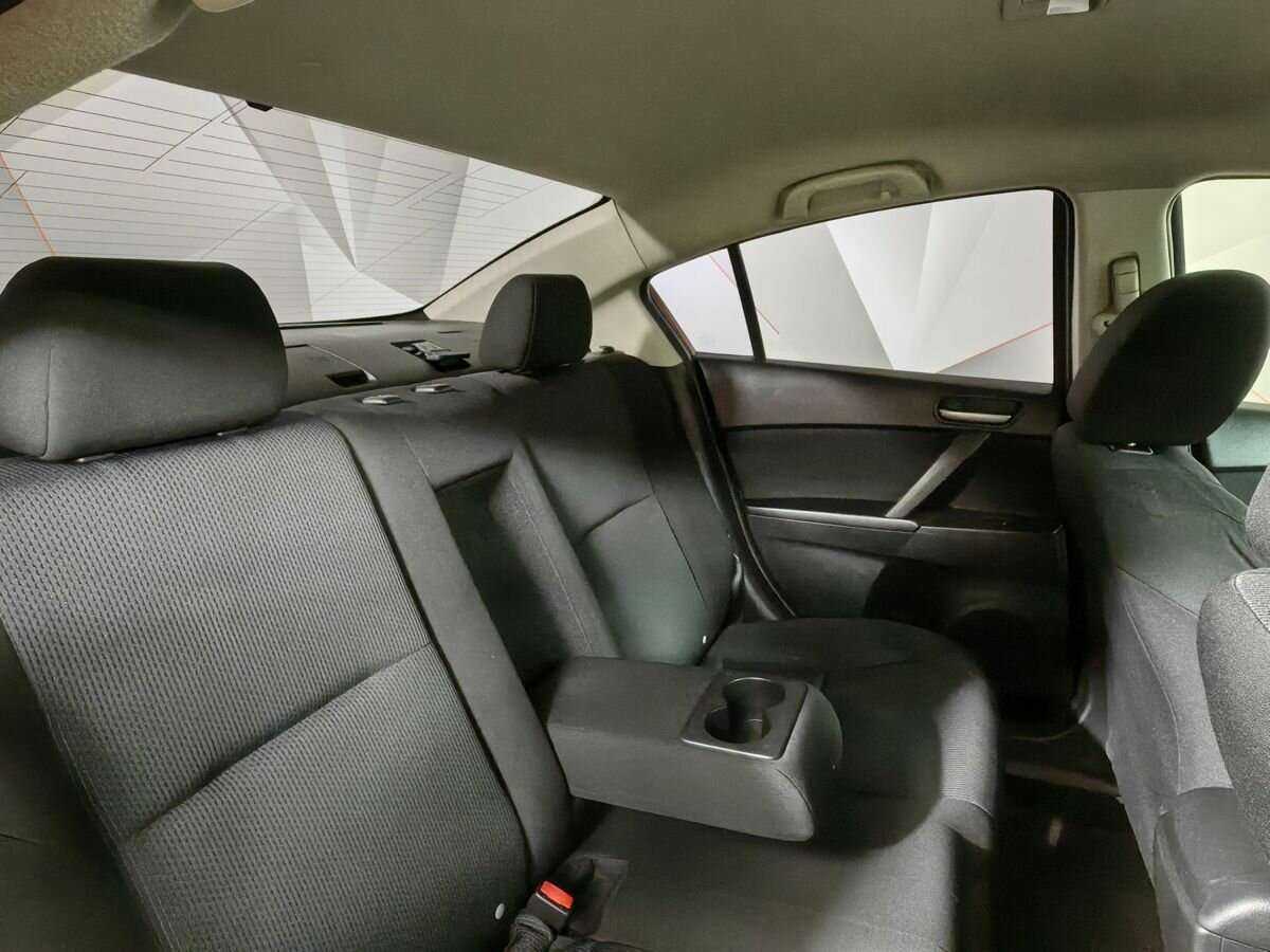 Mazda 3 с пробегом — 2010 год. Фото: #11