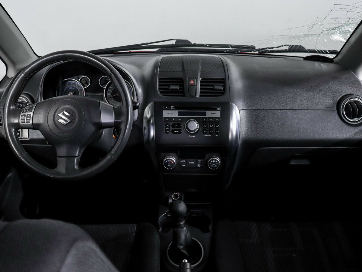 Suzuki SX4 с пробегом — 2010 год. Фото: #9