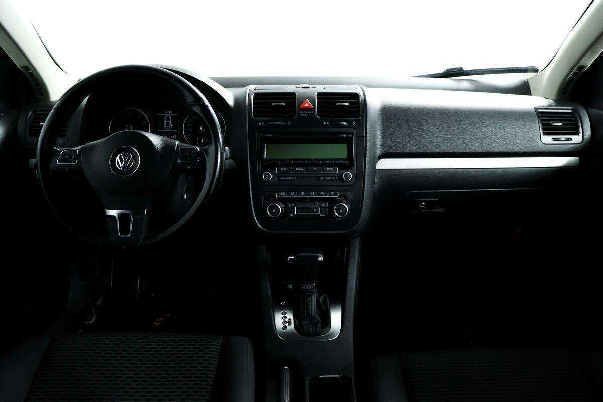 Volkswagen Jetta с пробегом — 2010 год. Фото: #10