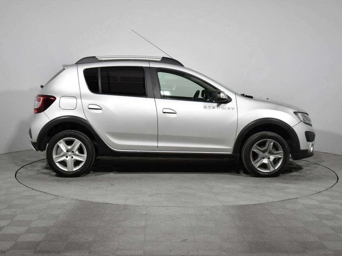 Renault Sandero с пробегом — 2017 год. Фото: #1