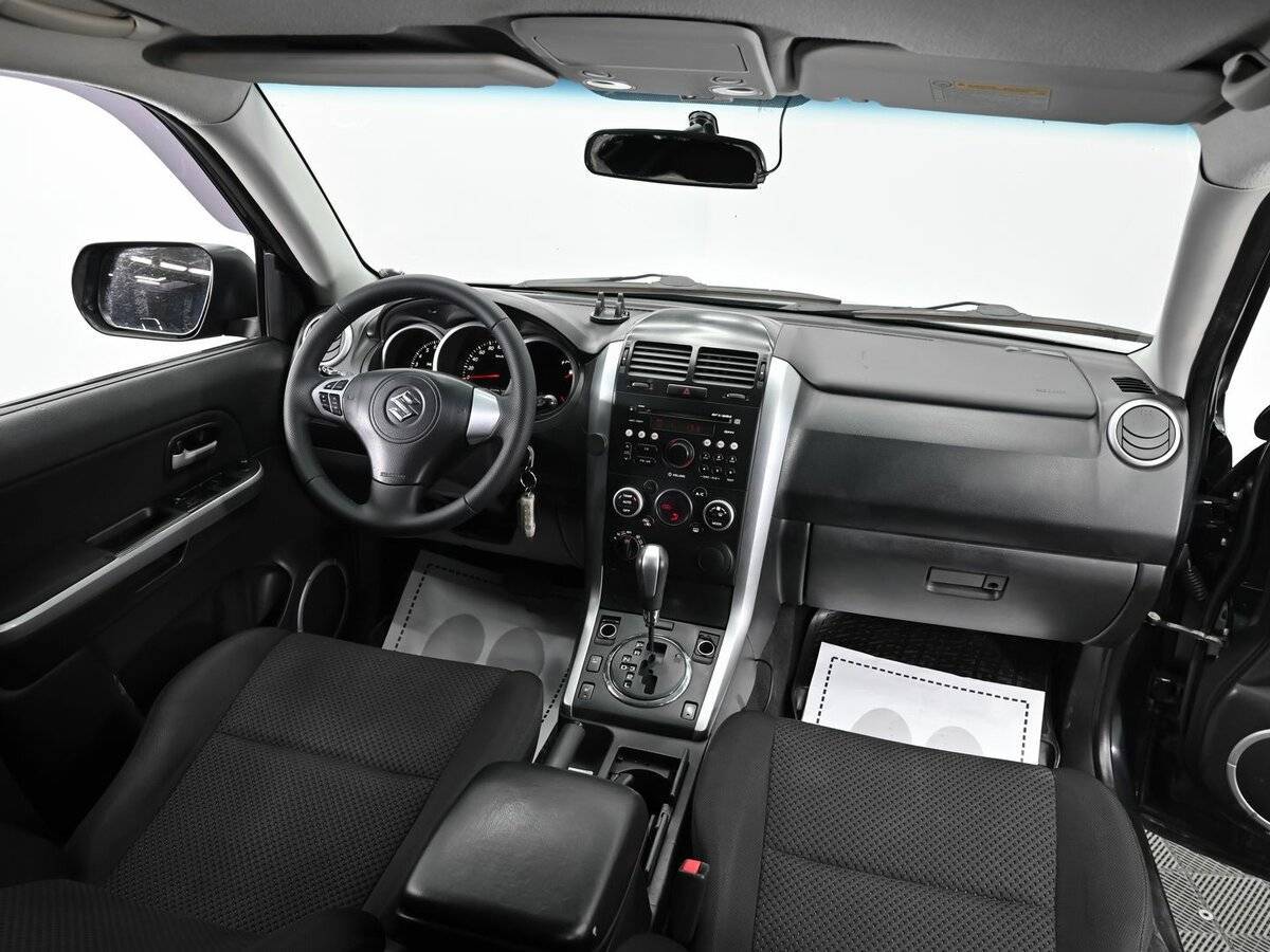 Suzuki Grand Vitara с пробегом — 2011 год. Фото: #9