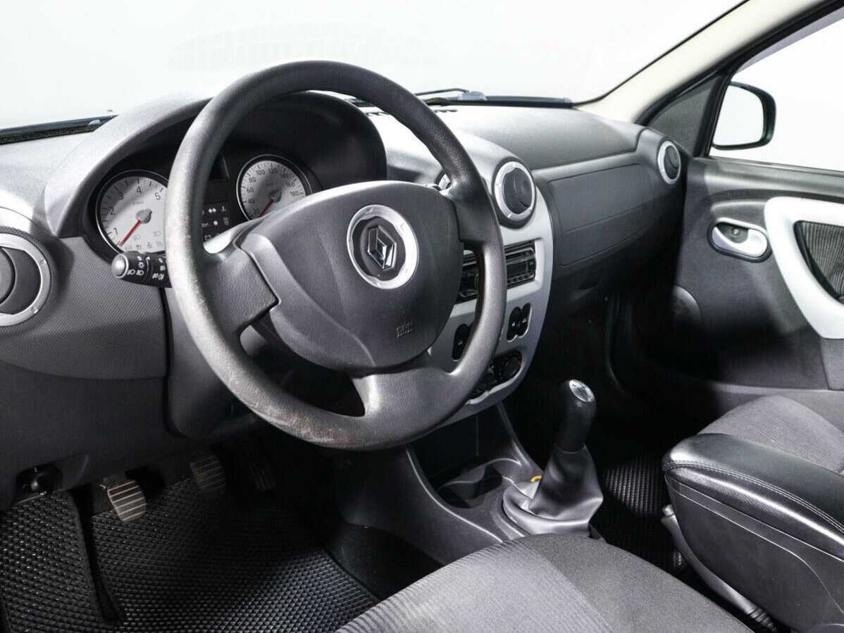 Renault Sandero с пробегом — 2011 год. Фото: #12