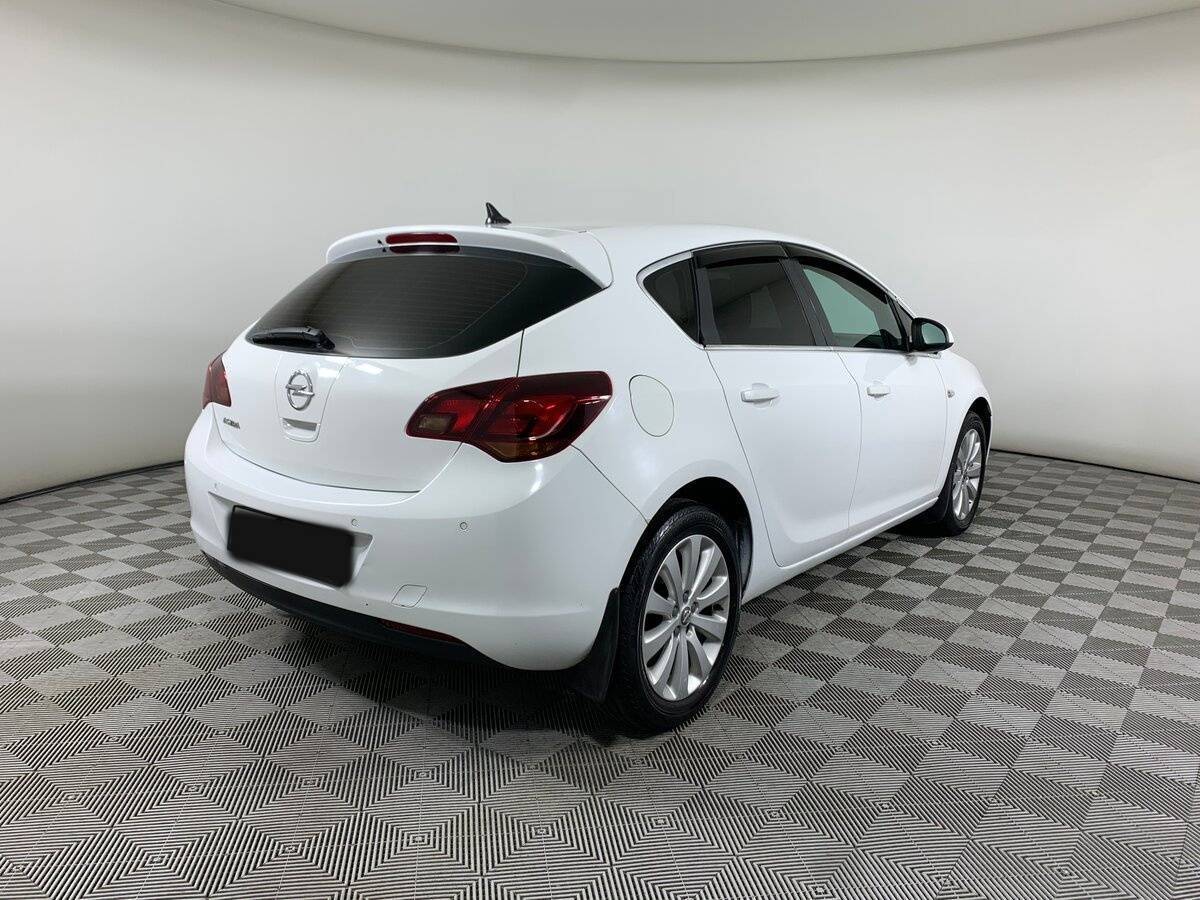 Opel Astra с пробегом — 2011 год. Фото: #4