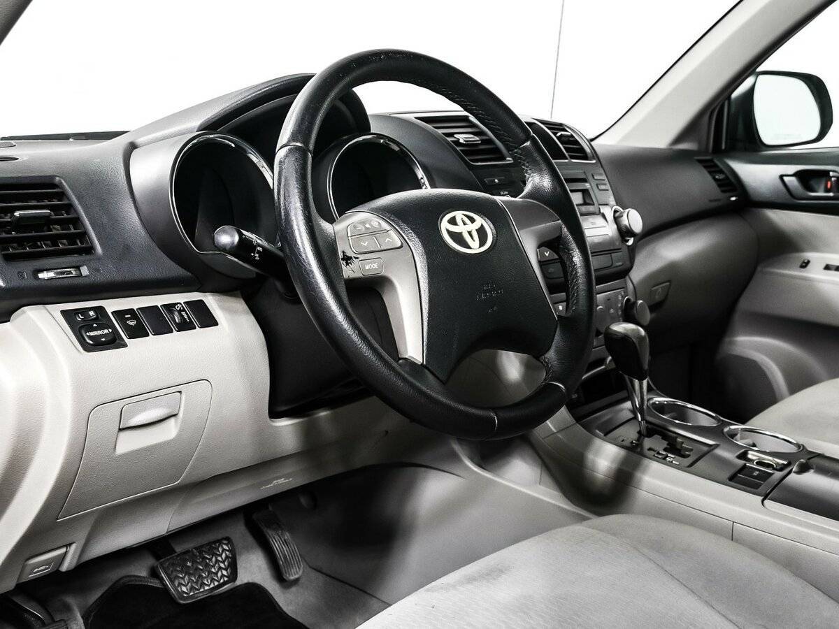 Toyota Highlander с пробегом — 2010 год. Фото: #11