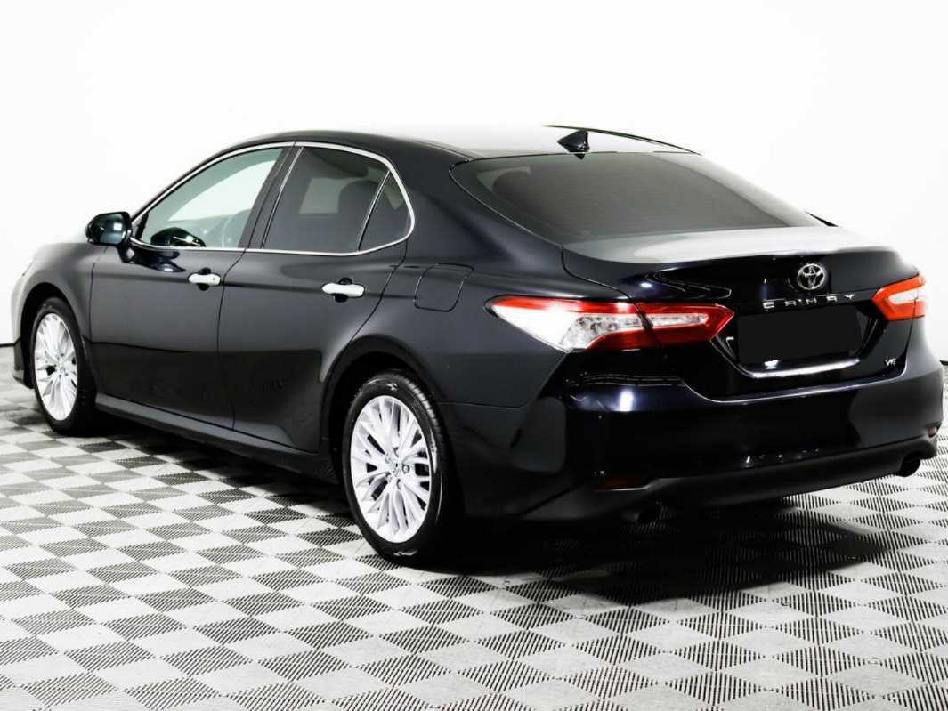 Toyota Camry с пробегом — 2018 год. Фото: #6