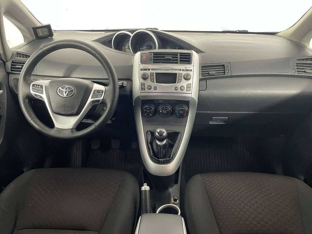 Toyota Verso с пробегом — 2011 год. Фото: #6