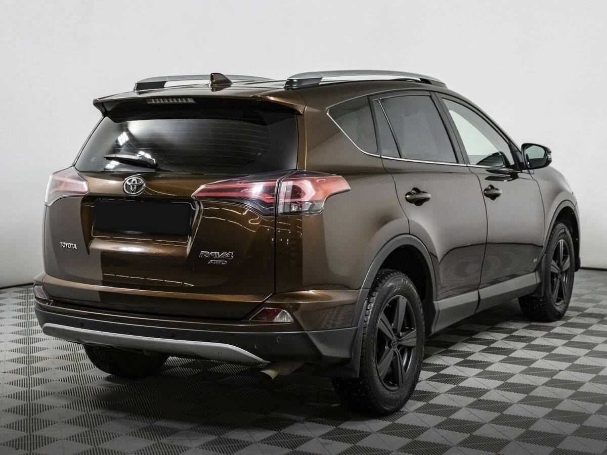 Toyota RAV4 с пробегом — 2017 год. Фото: #3