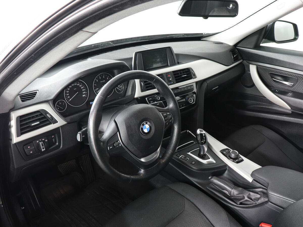 BMW 3 серии с пробегом — 2017 год. Фото: #11