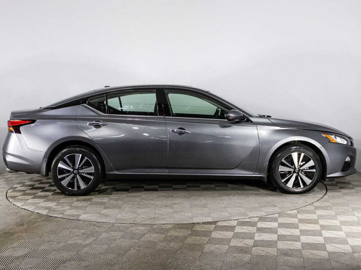Nissan Altima с пробегом — 2022 год. Фото: #3