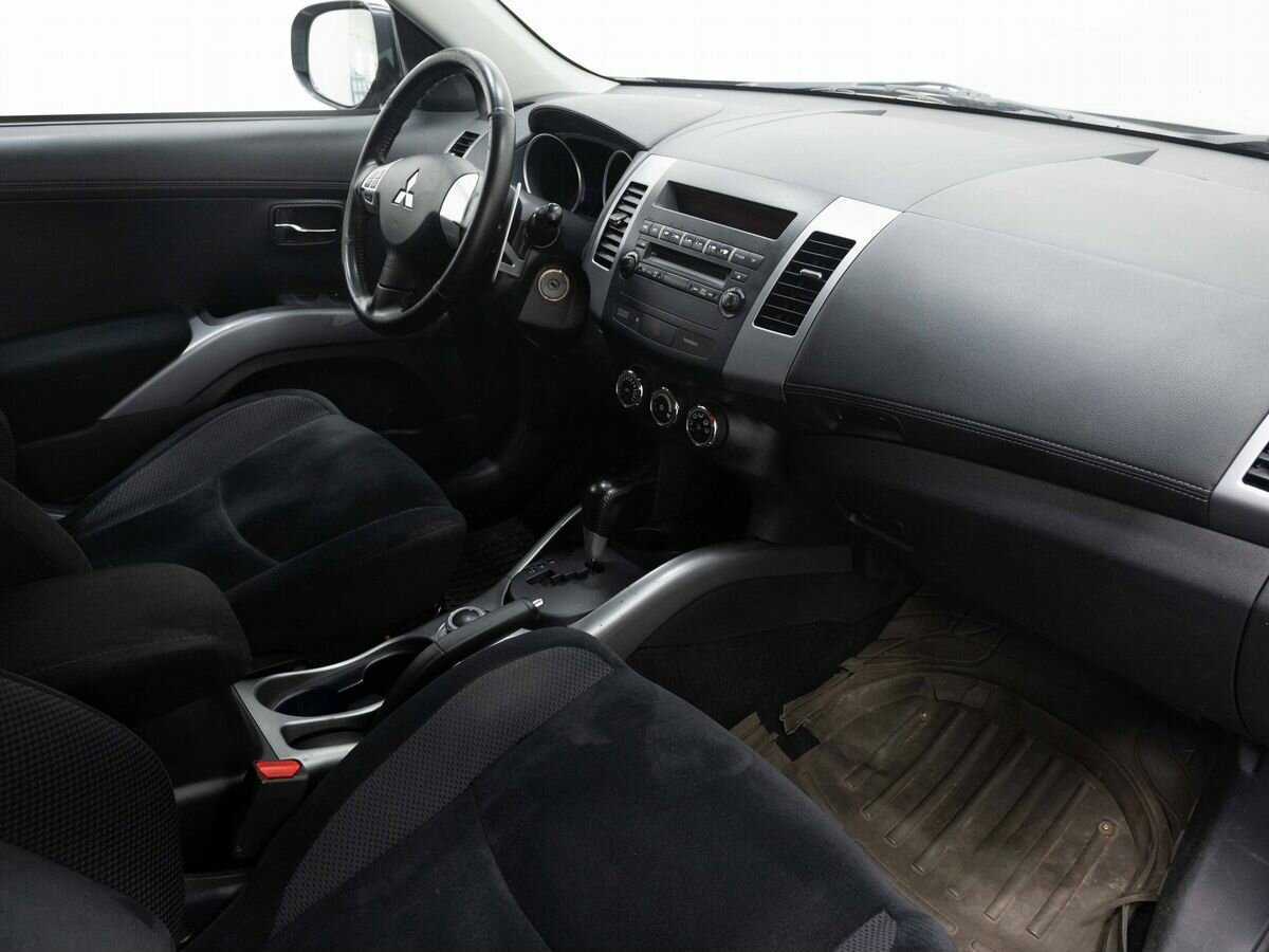 Mitsubishi Outlander с пробегом — 2011 год. Фото: #10