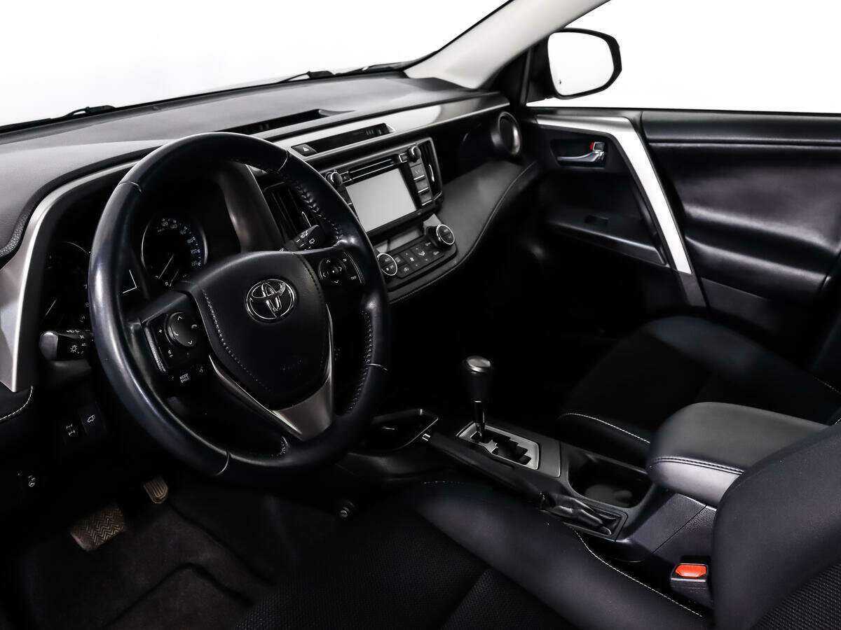 Toyota RAV4 с пробегом — 2016 год. Фото: #8