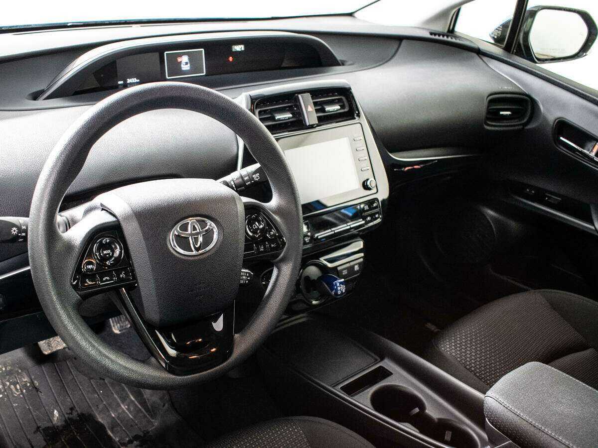 Toyota Prius с пробегом — 2020 год. Фото: #11