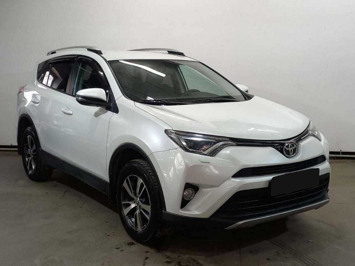 Toyota RAV4 с пробегом — 2018 год. Фото: #2
