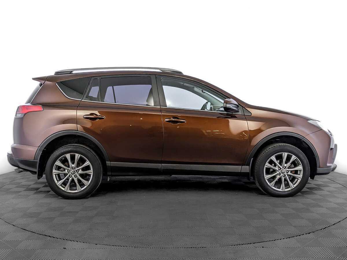 Toyota RAV4 с пробегом — 2017 год. Фото: #3