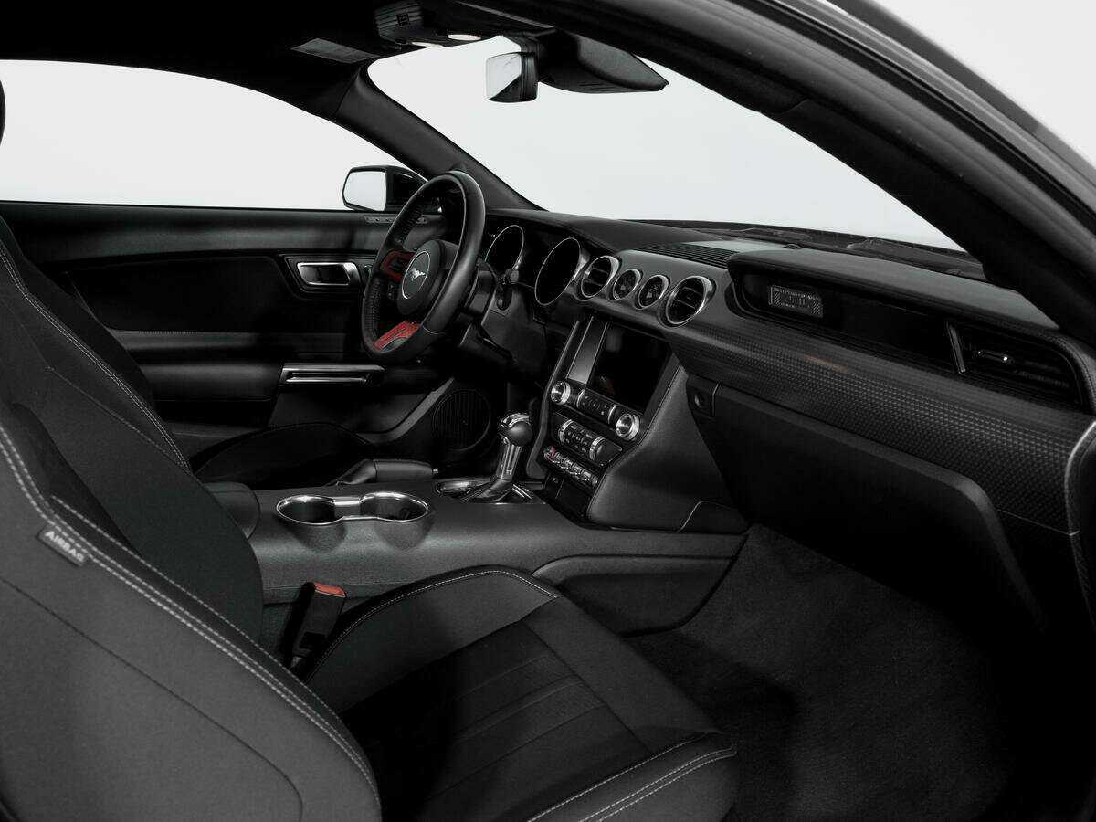 Ford Mustang с пробегом — 2022 год. Фото: #8