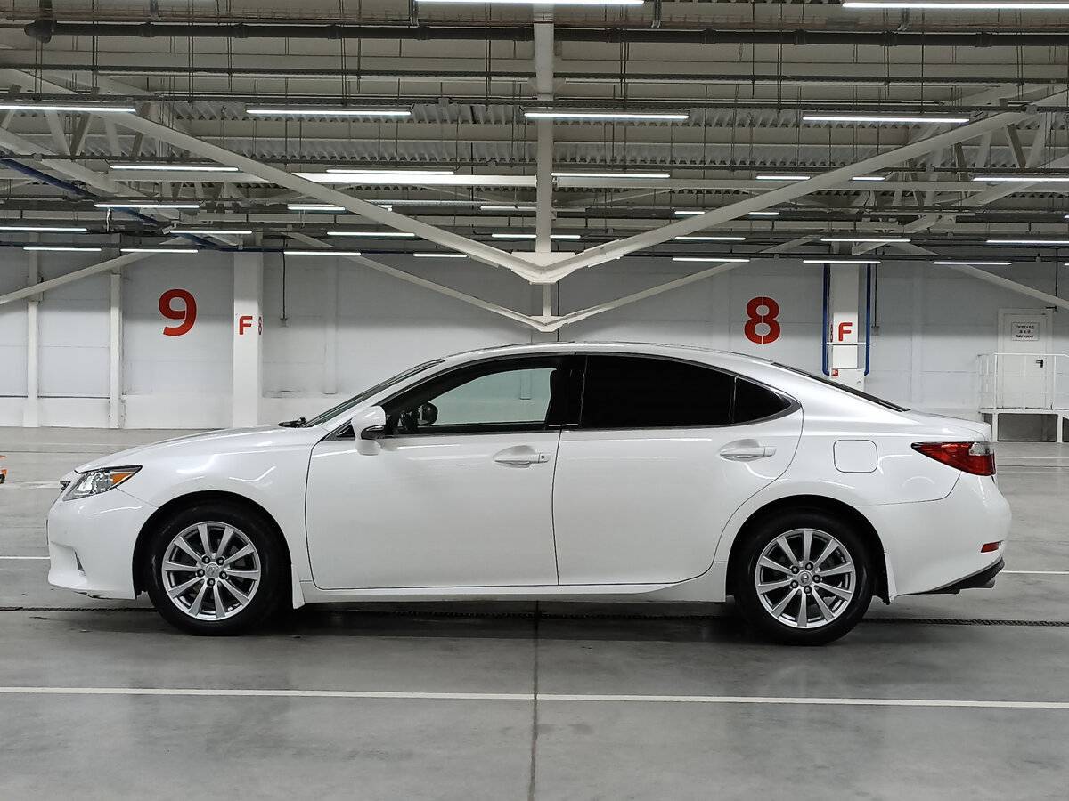 Lexus ES с пробегом — 2013 год. Фото: #7