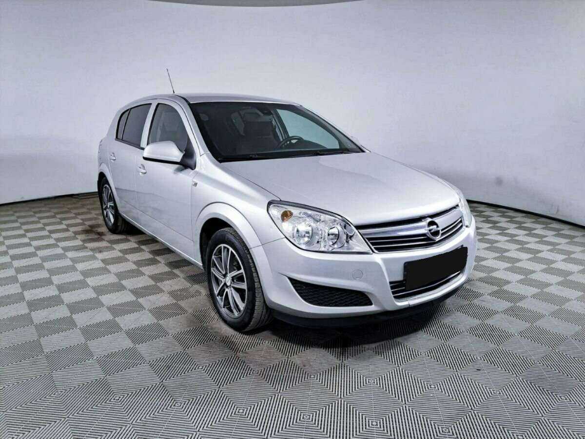 Opel Astra с пробегом — 2013 год. Фото: #2