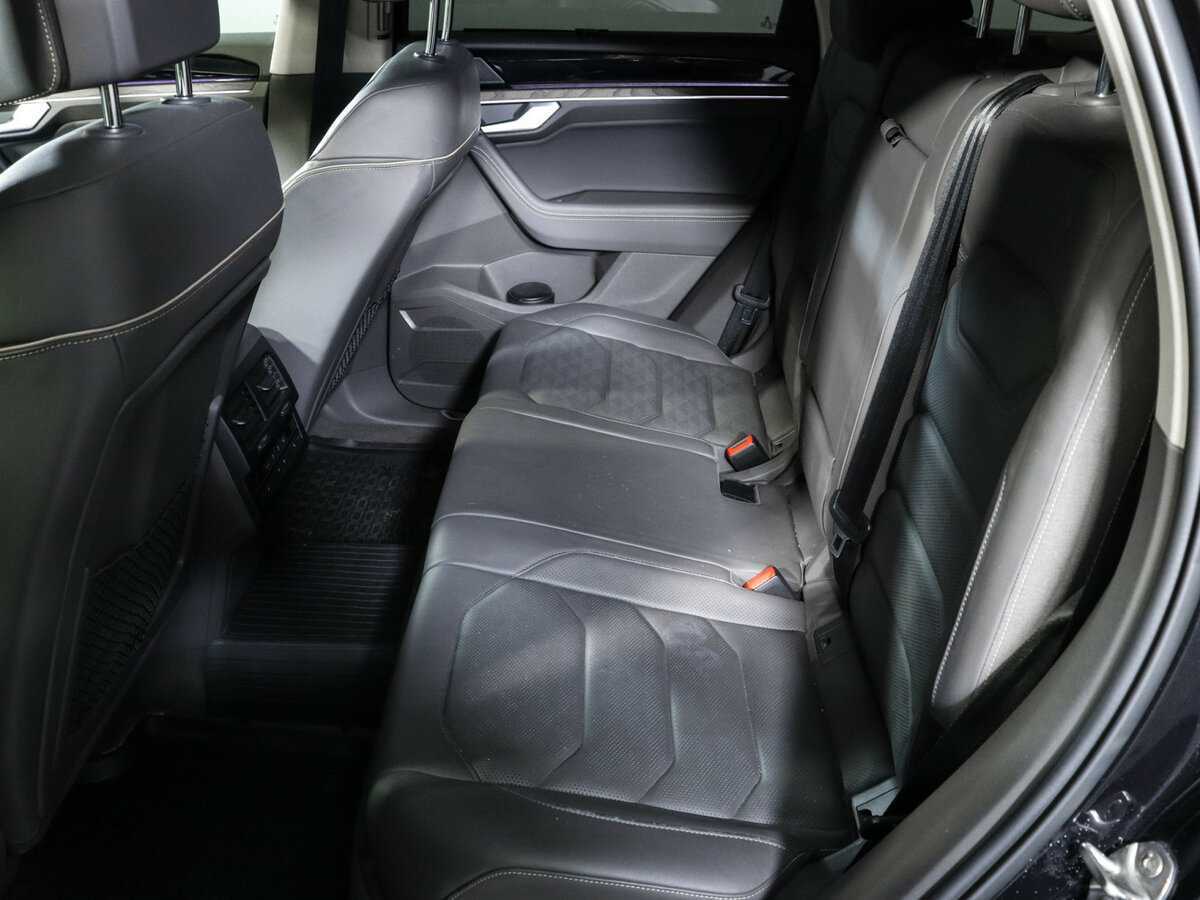 Volkswagen Touareg с пробегом — 2020 год. Фото: #6