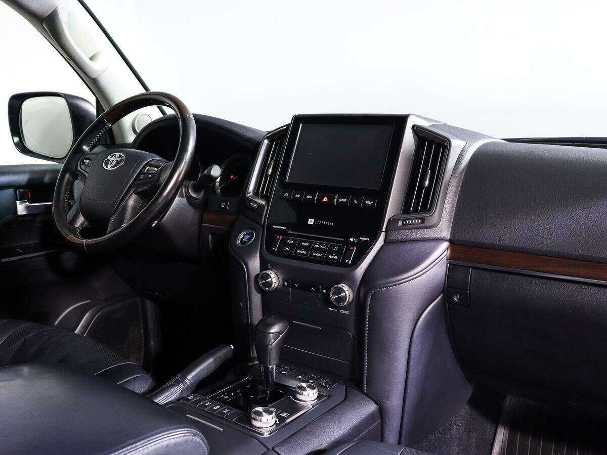 Toyota Land Cruiser с пробегом — 2016 год. Фото: #8