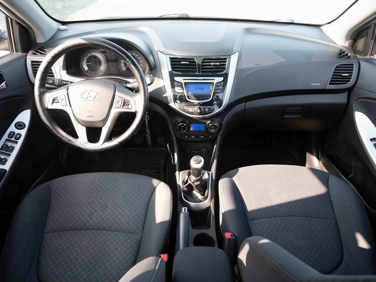 Hyundai Solaris с пробегом — 2014 год. Фото: #13