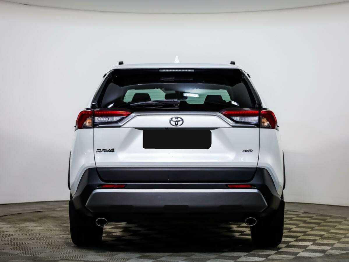 Toyota RAV4 с пробегом — 2021 год. Фото: #4