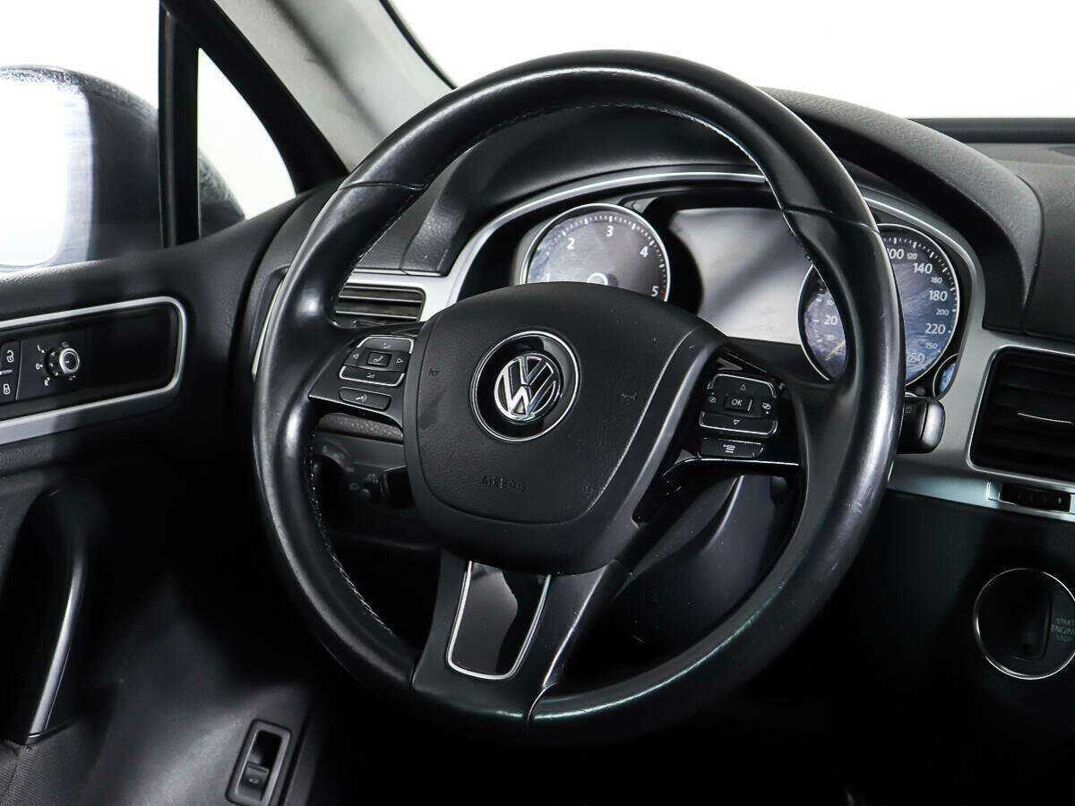 Volkswagen Touareg с пробегом — 2013 год. Фото: #14