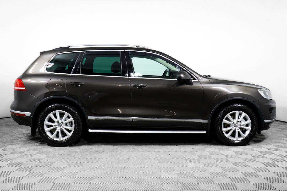 Volkswagen Touareg с пробегом — 2015 год. Фото: #3