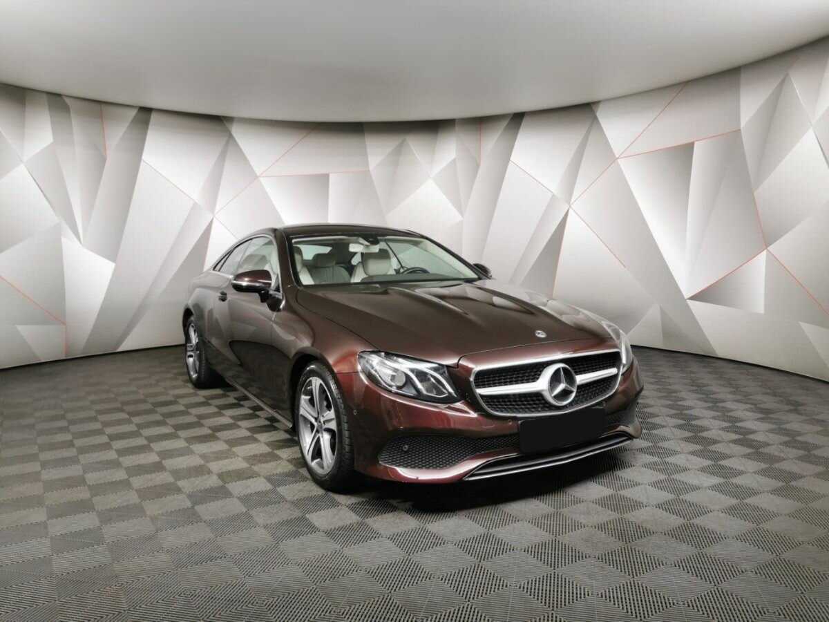 Mercedes-Benz E-Класс с пробегом — 2019 год. Фото: #2