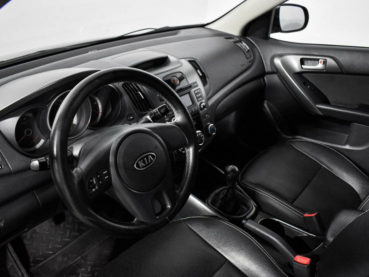 Kia Cerato с пробегом — 2011 год. Фото: #7