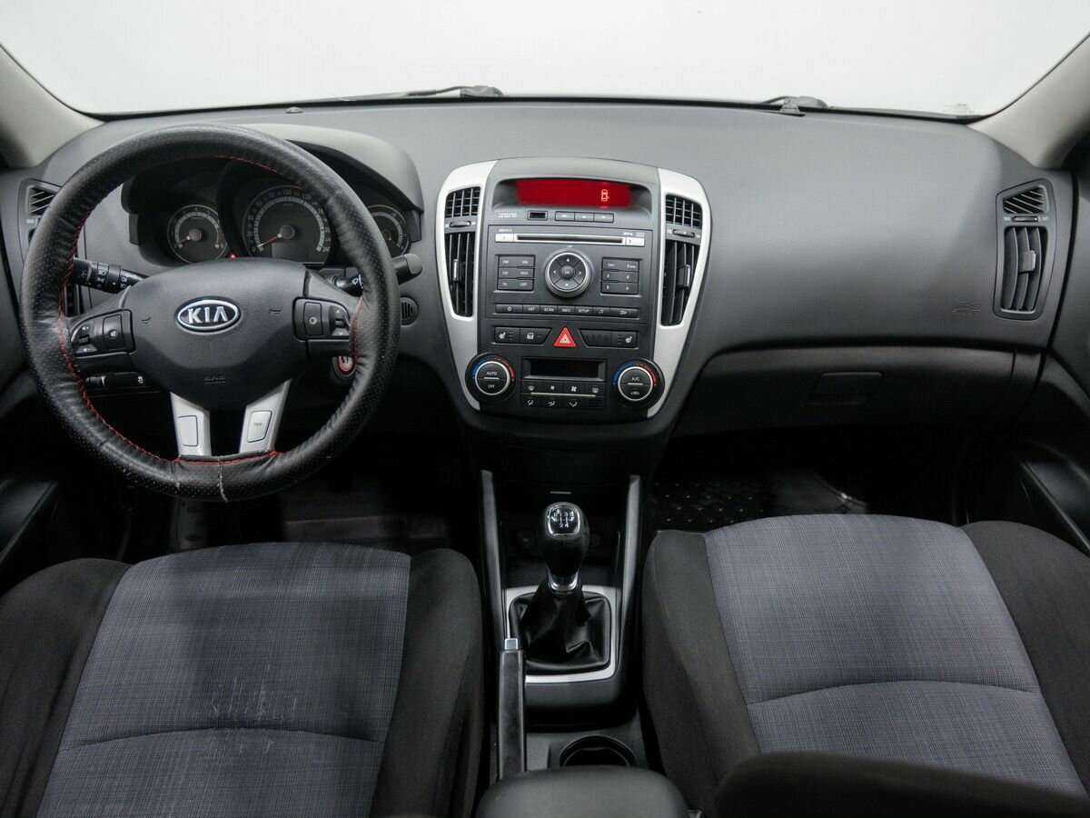 Kia Ceed с пробегом — 2010 год. Фото: #10