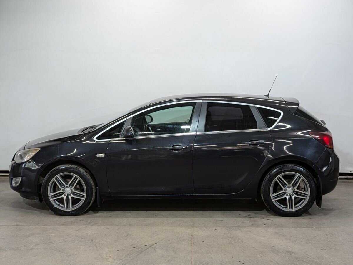 Opel Astra с пробегом — 2011 год. Фото: #3
