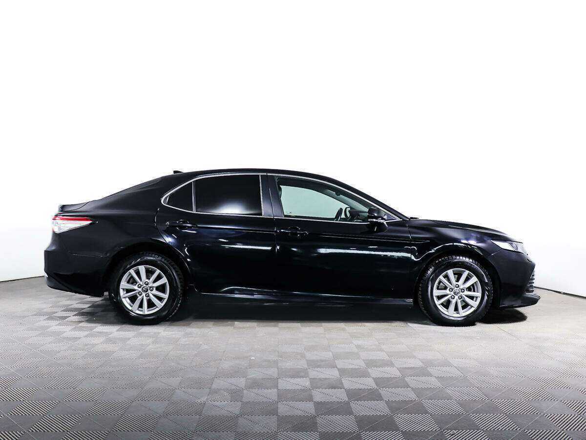 Toyota Camry с пробегом — 2018 год. Фото: #3