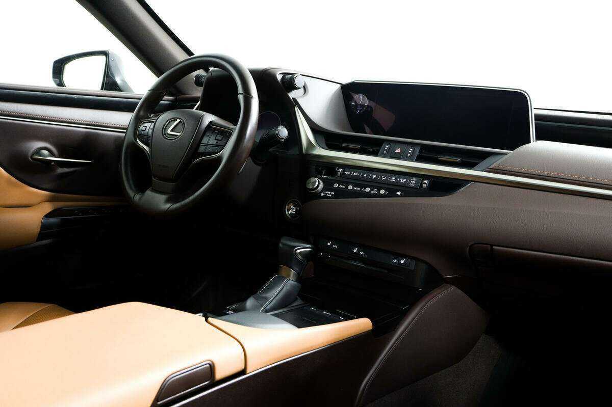 Lexus ES с пробегом — 2021 год. Фото: #8