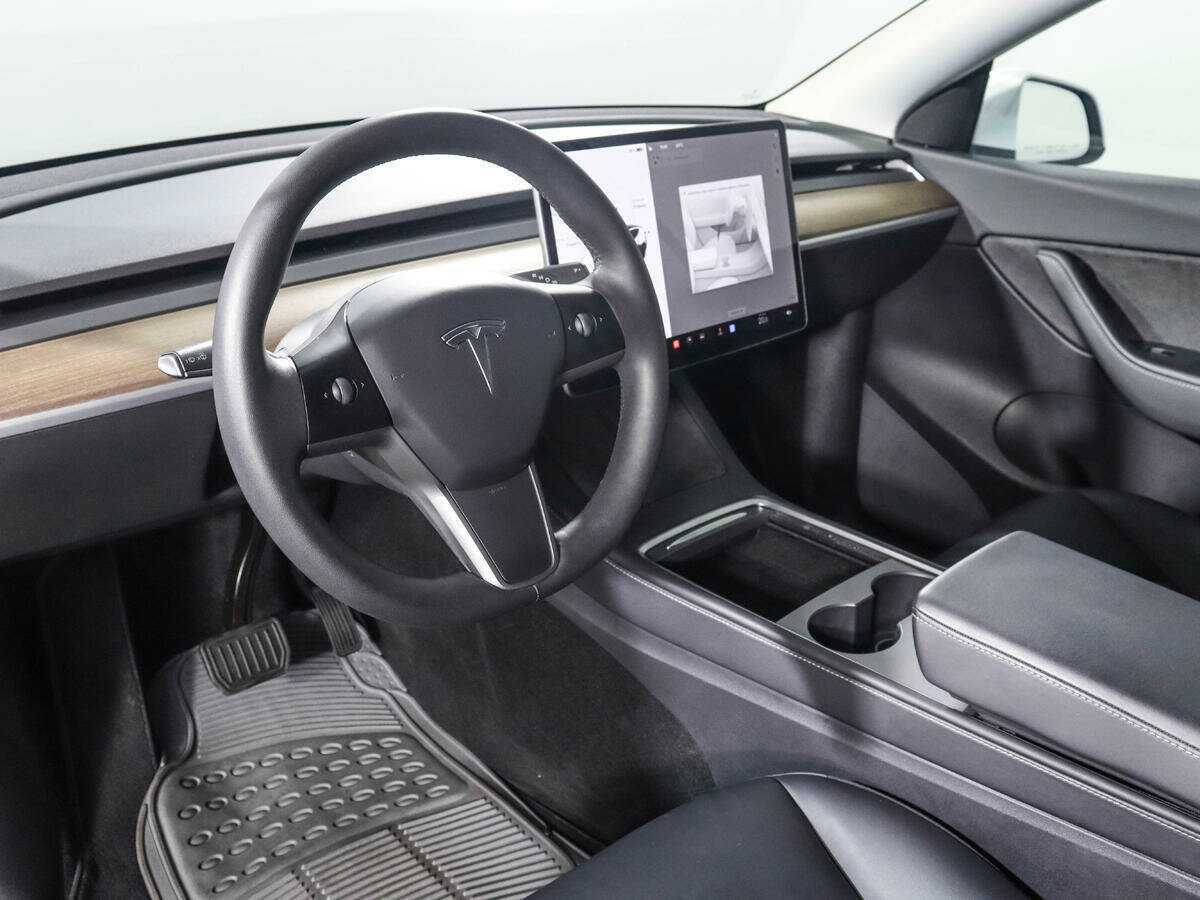Tesla Model Y с пробегом — 2021 год. Фото: #12