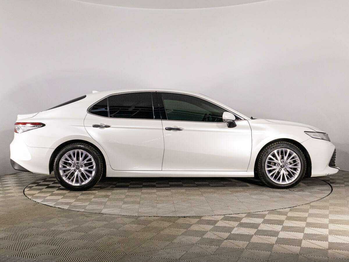 Toyota Camry с пробегом — 2018 год. Фото: #3