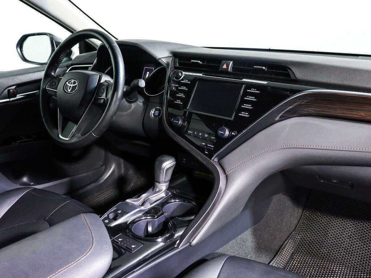 Toyota Camry с пробегом — 2020 год. Фото: #8