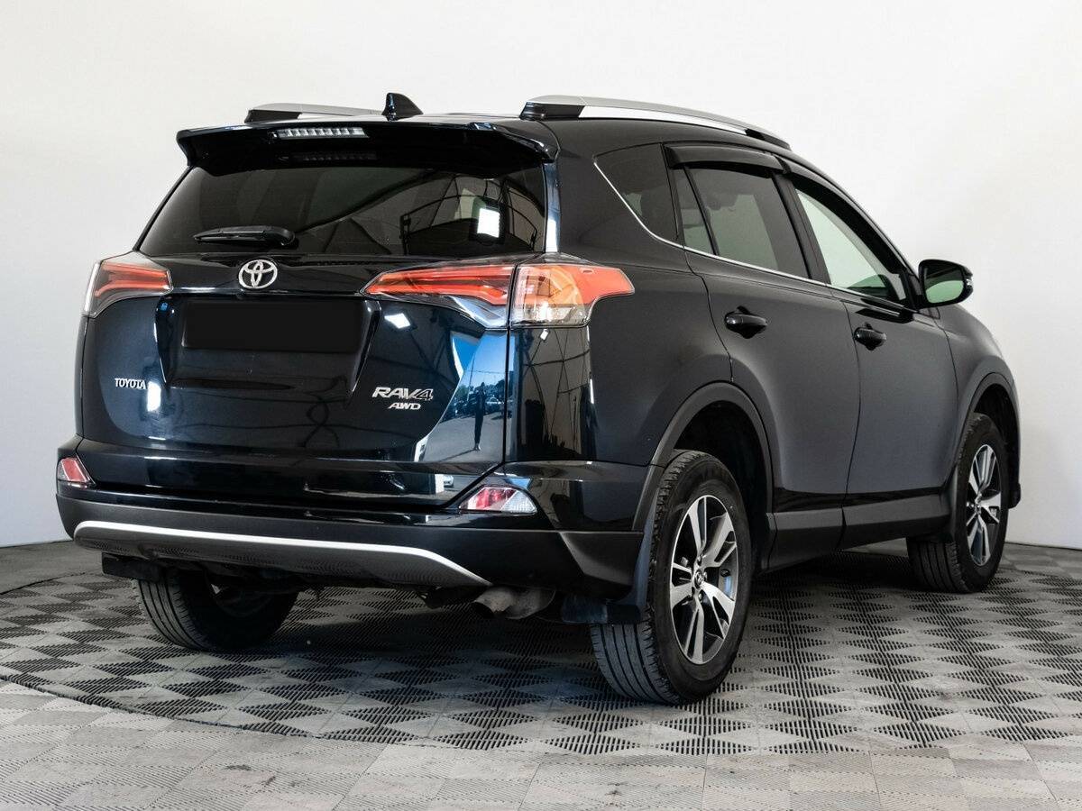 Toyota RAV4 с пробегом — 2017 год. Фото: #3