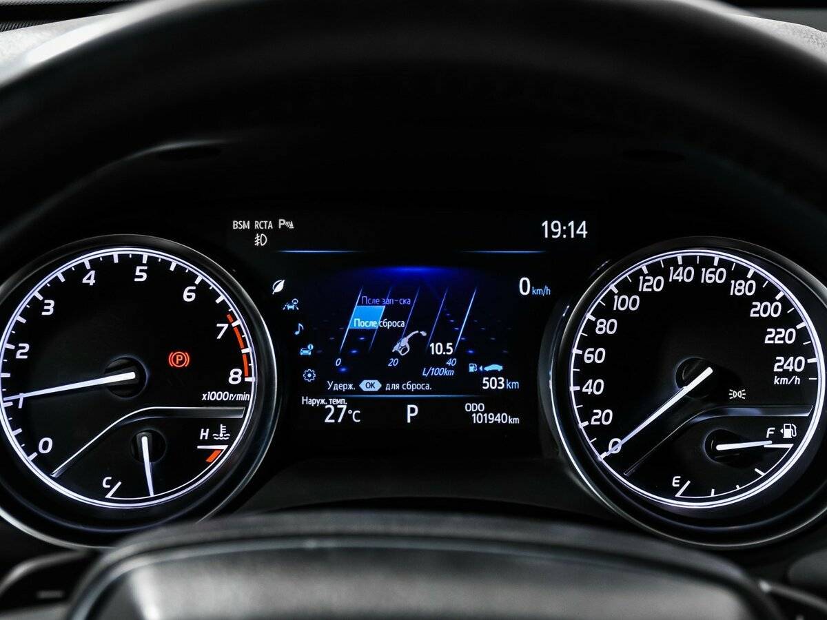 Toyota Camry с пробегом — 2021 год. Фото: #9